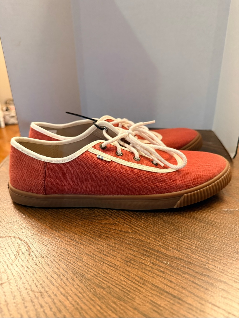 TOMS Women's canvas sneakers. Heathered red color. Size 8